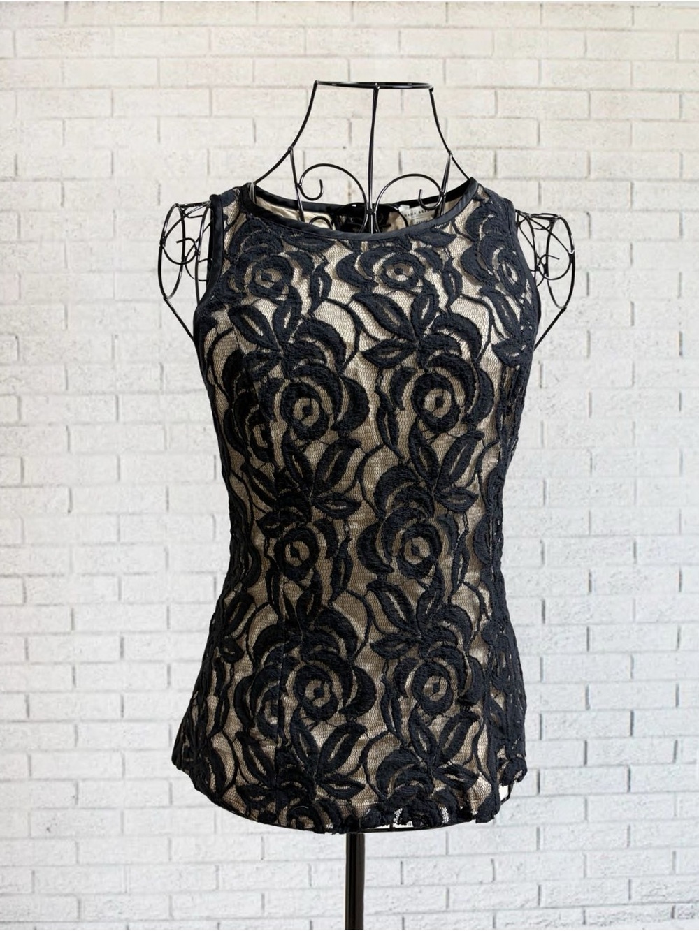 90's Banana Republic Black Lace Petite Women Size 0 Tan Vintage Chic Top Formal